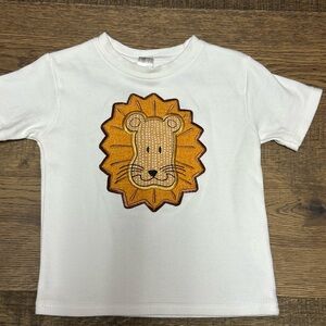 Lion appliqué tee.